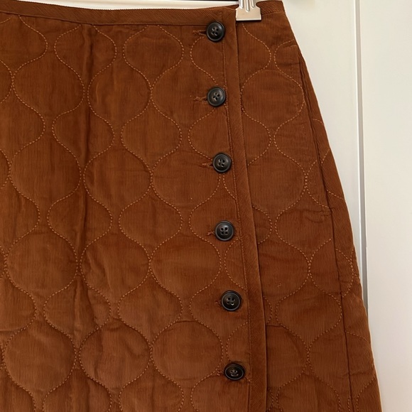 Curvy Corduroy Quilted Mini Skirt - Picture 3 of 8